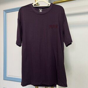 purple short-sleeved T-shirt